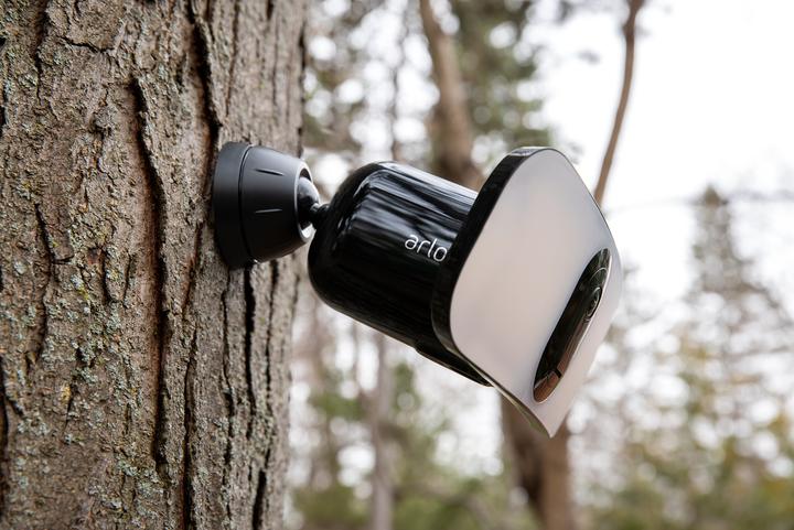 Produktbild Arlo Pro 3 Floodlight Kamera, schwarz (2560 x 1440 Pixels)
