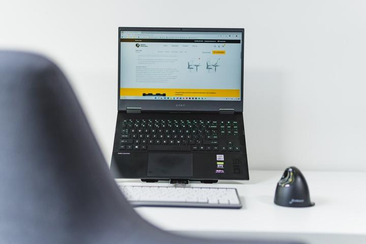 Produktbild Bakker Elkhuizen BakkerElkhuizen Laptop Halterung UltraStand Universal