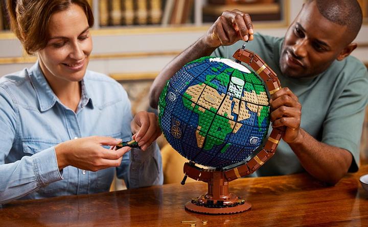 Actual product image LEGO Globe (21332, LEGO Ideas, LEGO Rare Sets)