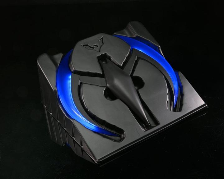 Produktbild Neca Batman Beyond : Batarang Blue Replica