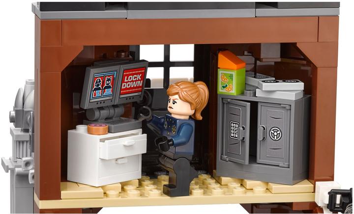 Actual product image LEGO Arkham Asylum (70912)