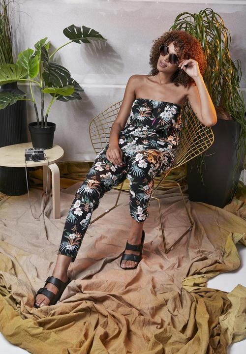 Produktbild Urban Classics Ladies Viscose Bandeau Jumpsuit (M)