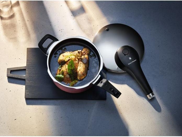 Immagine prodotto WMF Pentola a pressione FUSIONTEC Rosso (22 cm, Cucina a vapore, Tecnologia di fusione)