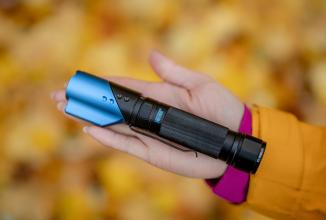 Actual product image Newell FL1000LUV USB-C taktische Taschenlampe mit UV und Laser (15 cm, 1000 lm)