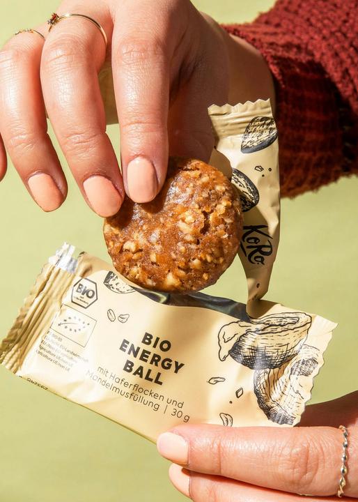 Immagine prodotto KoRo Palla snack biologica a base di datteri con ripieno di fiocchi d'avena, sale e pasta di mandorle (1 pz., 420 g)