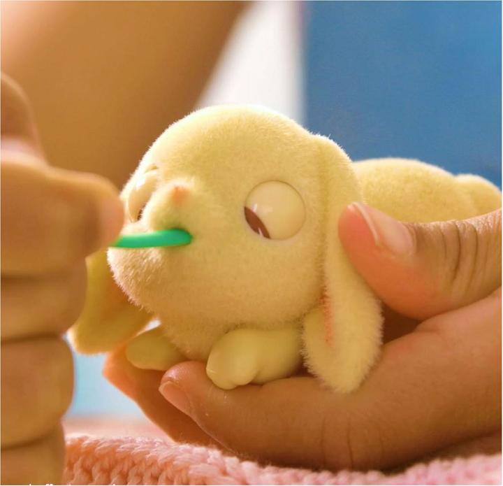 Actual product image Moose Little Live Pets Mama Surprise