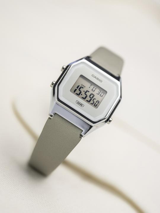 Actual product image Casio Retro Vintage - LA680WEL-8EF (Digital watch, 28 mm)