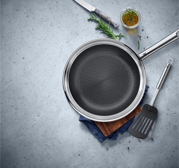 Produktbild WMF Edelstahlpfanne Bratpfanne 28cm Wender Profi Resist Induktion beschichtet (28.28 cm, Bratpfanne, Aluminium, Edelstahl)