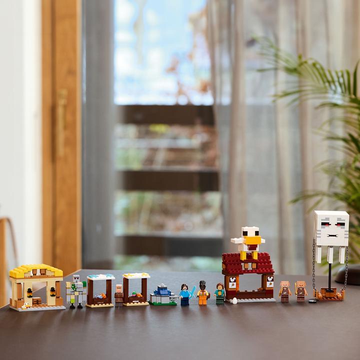 Actual product image LEGO Attack of the Ghast balloon (21273, LEGO Minecraft)