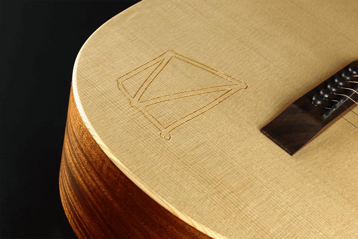 Actual product image Lâg Guitars Vianney Signature Travel (Semi acoustic guitar, Mahogany, Spruce)