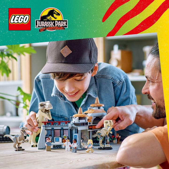 Actual product image LEGO Attack of the T. rex and the raptor on the visitor centre (76961, LEGO Jurassic World)