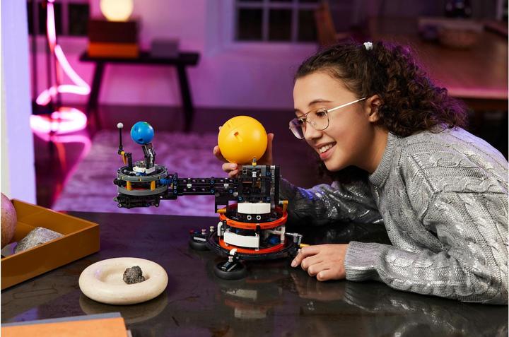 Produktbild LEGO Sonne Erde Mond Modell (42179, LEGO Technic)