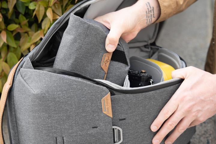 Actual product image Peak Design Field Pouch v2 (Camera hip bag, Camera shoulder bag, 3 l)
