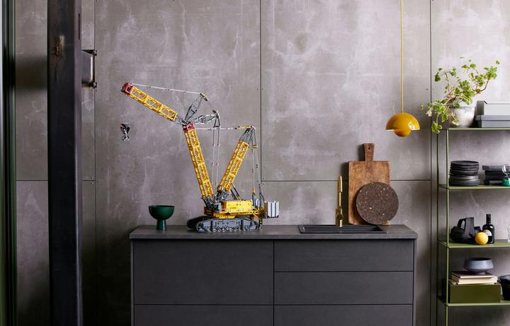 Actual product image LEGO Liebherr LR 13000 crawler crane (42146, LEGO Technic)