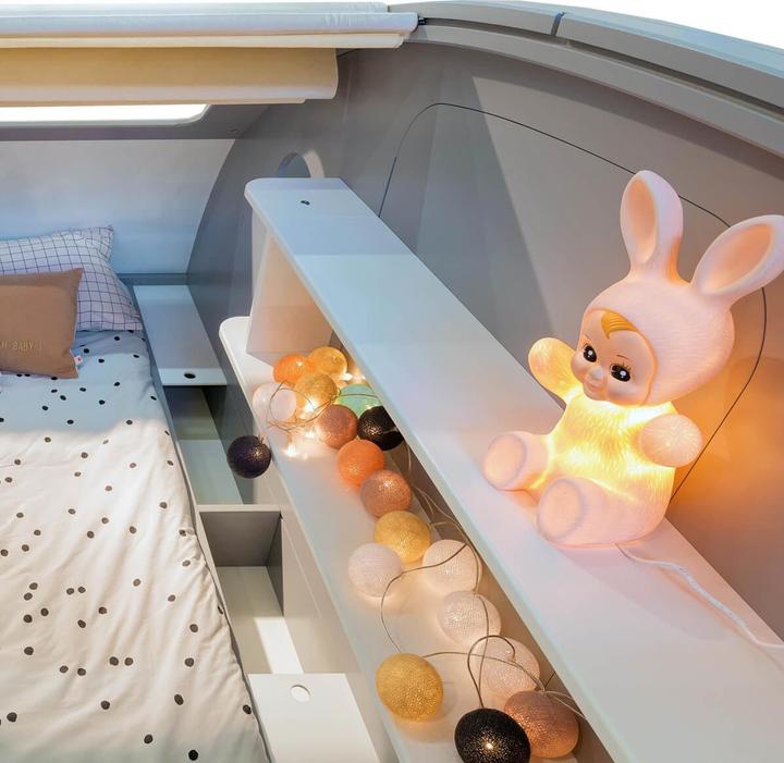 Produktbild Mathy by Bols Wohnwagen Bett Caravan mit Anhaengerkupplung und Truhe Azurblau