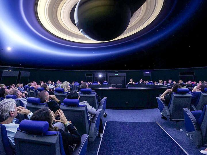 Image du produit Smartbox Aventure galactique pour 2 adultes et 2 enfants au Planétarium de Lucerne (4 pers.)