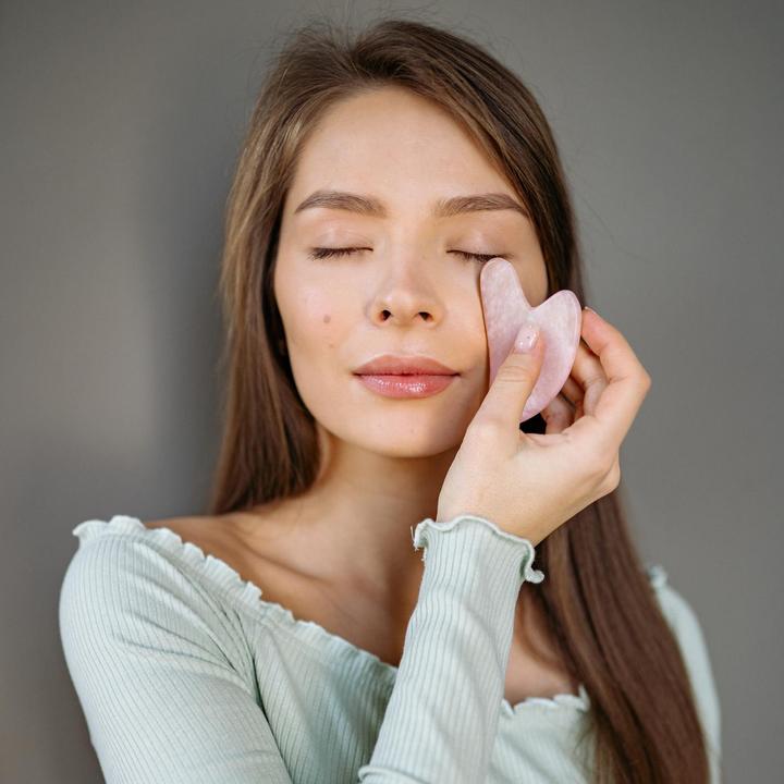 Produktbild JTI Gua Sha Stein für Gesichtsmassage - Rosa