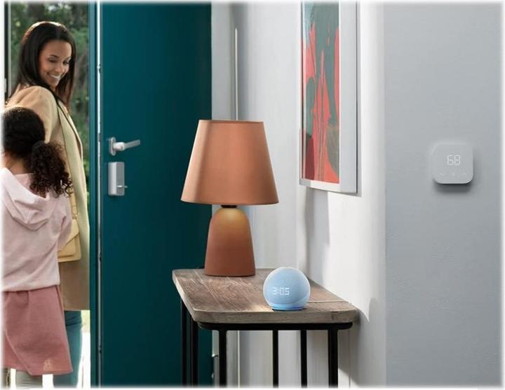 Produktbild Amazon Echo Dot mit Uhr (5. Gen.) (Amazon Alexa)