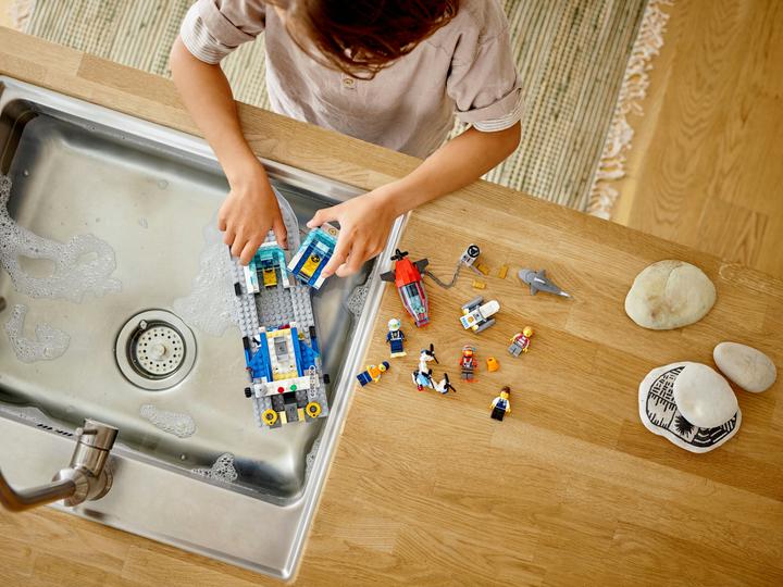Productafbeelding LEGO Politieboot (60277, LEGO Stad)