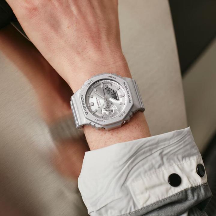 Produktbild Casio GA-2100FF-8AER (Chronograph, 49 mm)