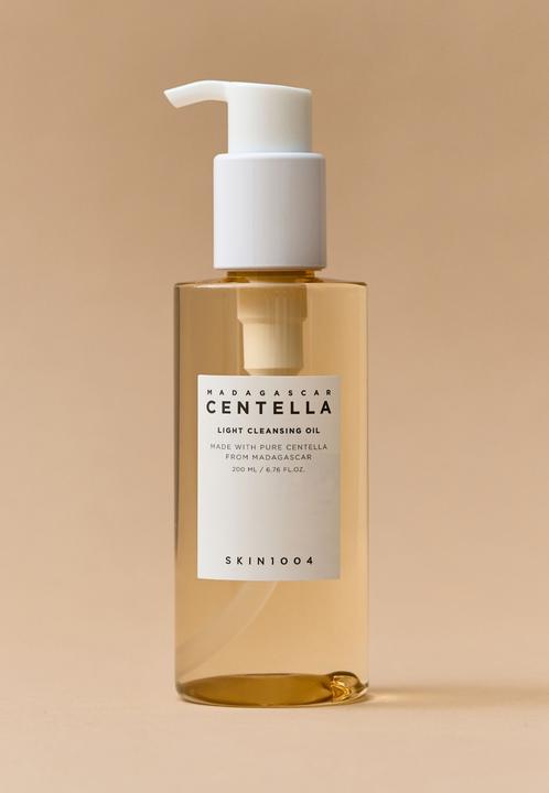Actual product image Skin1004 Madagascar Centella Light Cleansing Oil Light Face Wash Oil 200 Ml (Oils, 200 ml)
