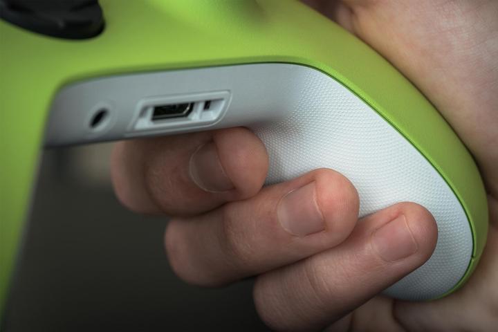 Produktbild Microsoft Xbox Wireless Controller - Electric Volt (Xbox Series X, Xbox One X, PC, Xbox One S, Xbox Series S)