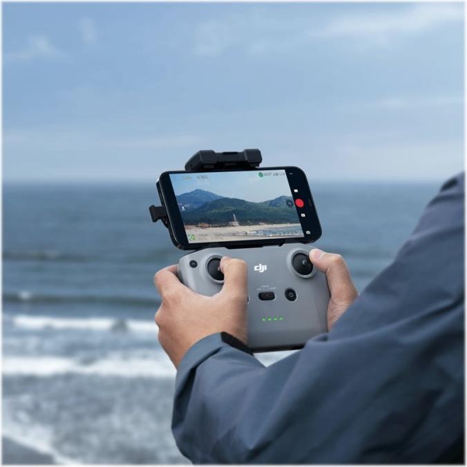 Produktbild DJI Mini 2 SE Fly More Combo (31 min, 246 g, 12 Mpx)