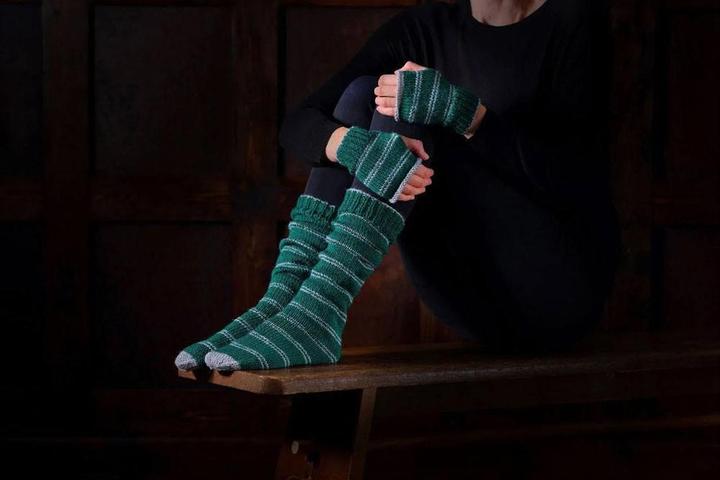 Produktbild Thumbs Up Harry Potter - Slytherin Strick Set Haussocken und Fäustlinge