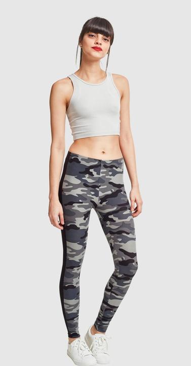 Actual product image Urban Classics Ladies Rib Cropped Top (XS)