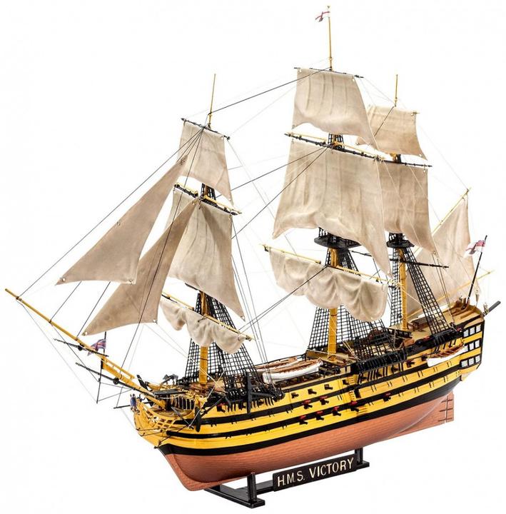Actual product image Revell Battle of Trafalgar Gift Set