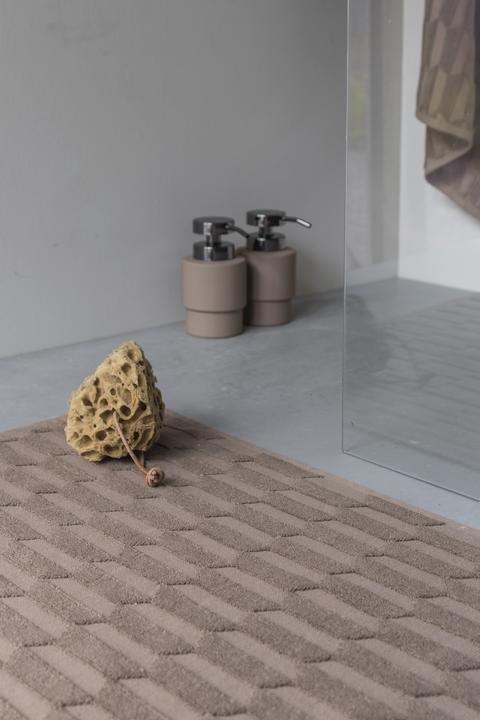Actual product image Mette Ditmer GEO bath mat - Nougat (50 x 80 cm)