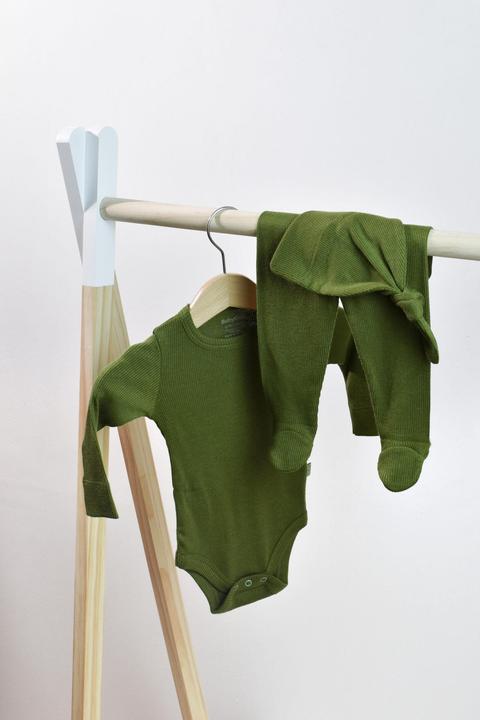 BabyCosy Set. Strickhose mit Fuss. Body langarm. Mütze