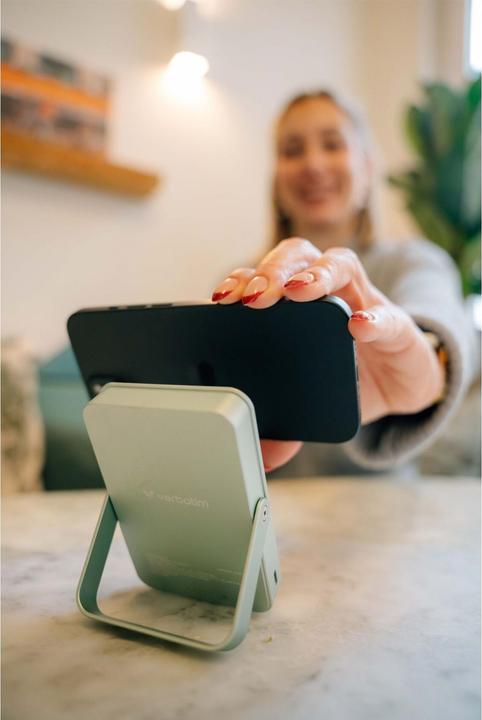 Actual product image Verbatim Power Bank mit Standfuss mag.wireless 10000mA grün 32259 (10000 mAh)