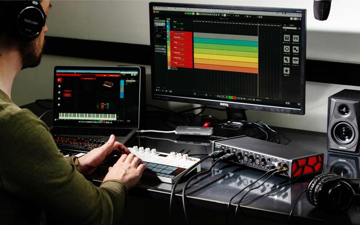 Produktbild Tascam US-4x4HR (USB)