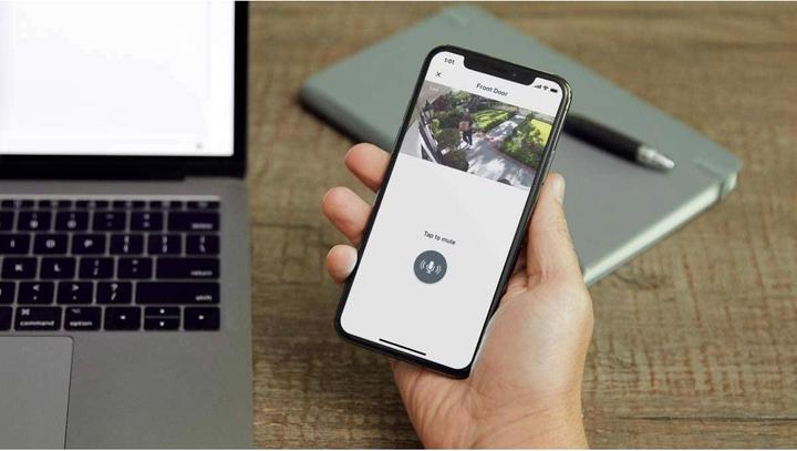 Actual product image Arlo Essential Spotlight, kit 3 cameras white (1920 x 1080 Pixels)