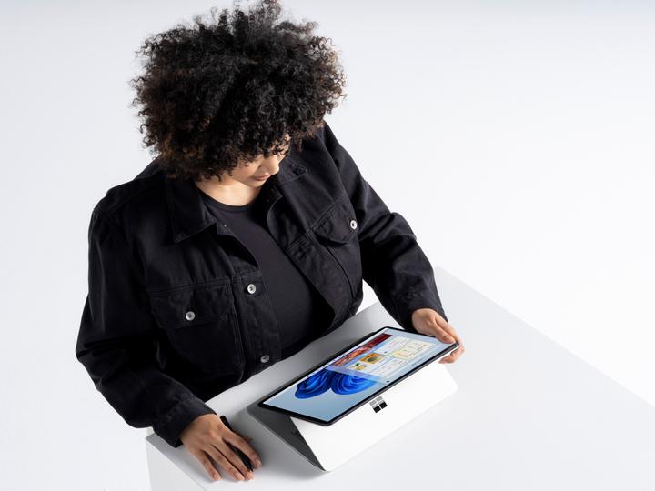 Produktbild Microsoft Surface Laptop Studio (14.40", Intel Core i7-11370H, 16 GB, 512 GB, DE)