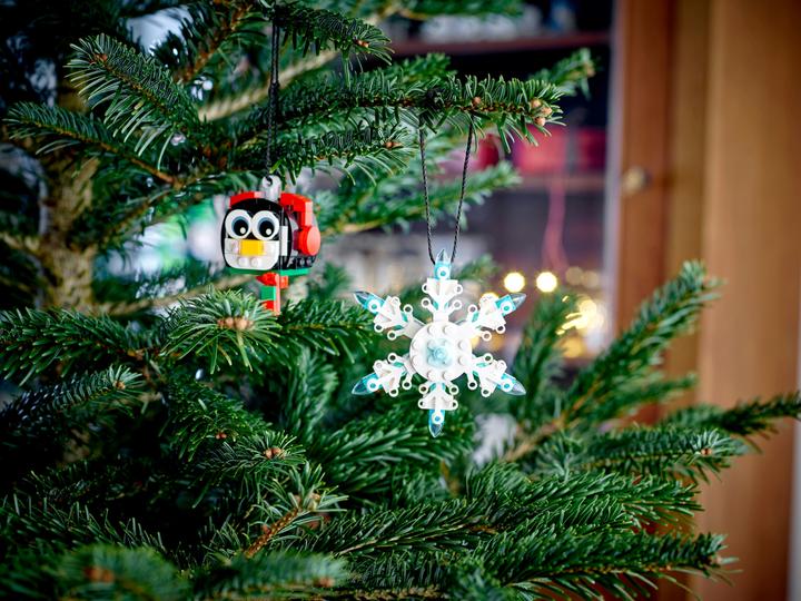 Produktbild LEGO Pinguin mit Schneeflocke (40572, LEGO DC)