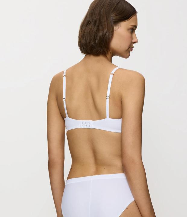 Image du produit Triumph Essentiels de maquillage pour le corps WHU (80 B, Une unité par pack)
