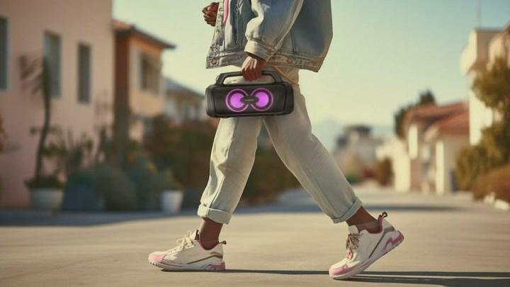 Actual product image Lamax PartyGo1 Play LXPSMPGO1PLBA (4 h, Rechargeable battery operated)