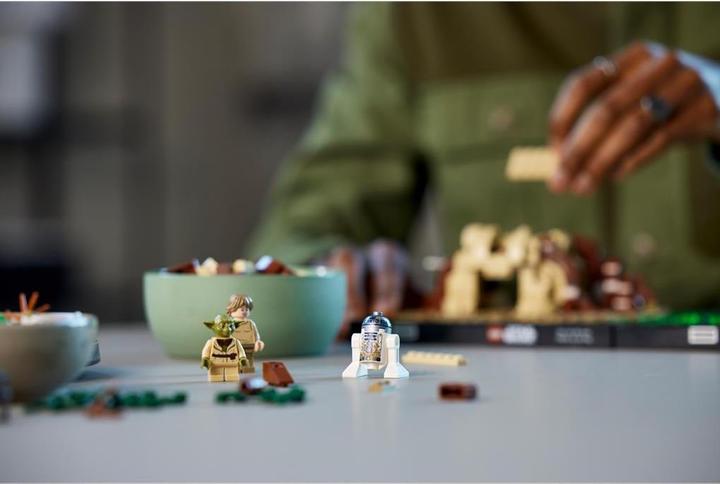 Actual product image LEGO Jedi Training on Dagobah - Diorama (75330, LEGO Star Wars)
