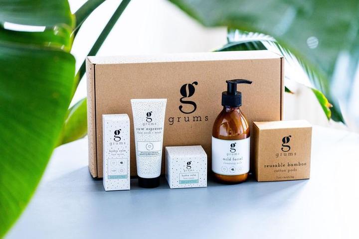 Actual product image Grums kadopakket The Complete Facial Kit (cleanse + face scrub + face cream + serum + bamboo pads) (Facial care set)