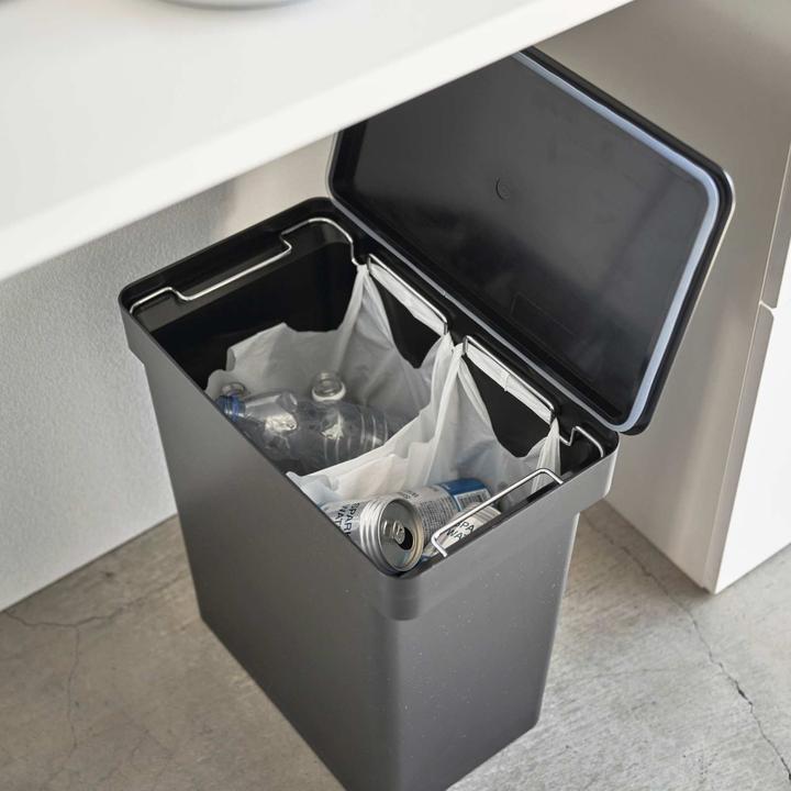 Image du produit Yamazaki Luftdichter Mülleimer mit Rollen TOWER (2250 l)