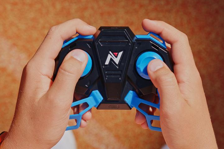 Actual product image Nikko 10132 Racing Series Fang Racing, remote control racing car, RC vehicle up to 14 Km/h, powerful...