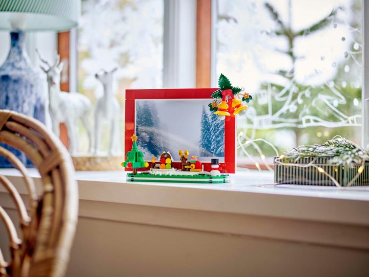 Image du produit LEGO Cadre photo de Noël Édition limitée (40702, LEGO DC)