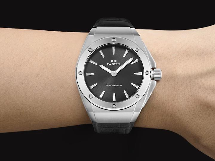 Actual product image TW 1000 Steel CE4033 Horloge CEO Tech Dames 38mm Swiss Movement Zwart Leer (Analogue wristwatch, 38 mm)