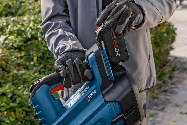 Produktbild Bosch Hausgeräte Akku Sauggebläse GBL 18V-800 06008D2200 (Akkubetrieb, Laubsauger)