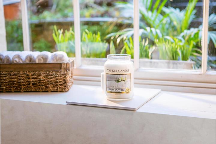 Produktbild Yankee Candle Fluffy Towels (411 g)