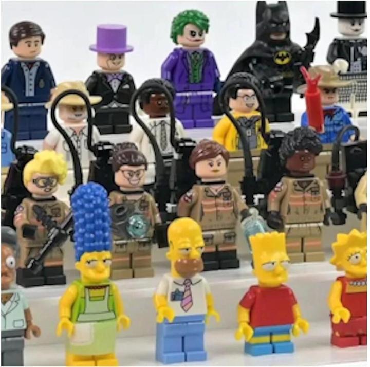Produktbild iDisplayit Acryl-Display für 40 LEGO®-Minifigur (mit weissem Boden und Noppen)