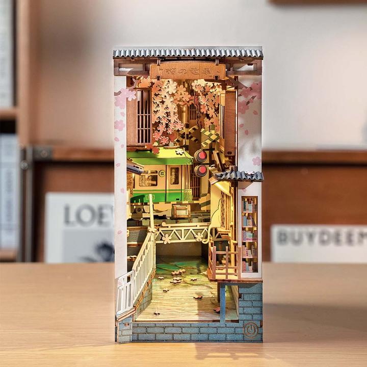 Actual product image Robotime Sakura Densya (340 pieces)