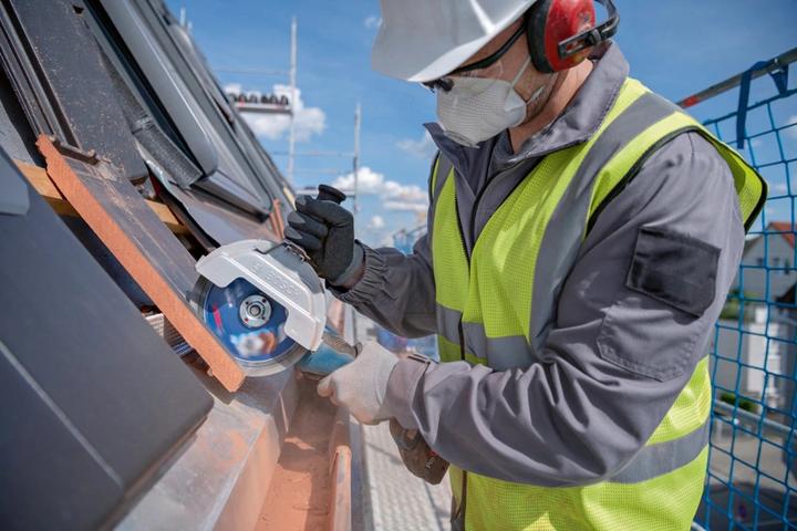 Produktbild Bosch Professional GWS 18V-180 P L-BOXX (180 mm)